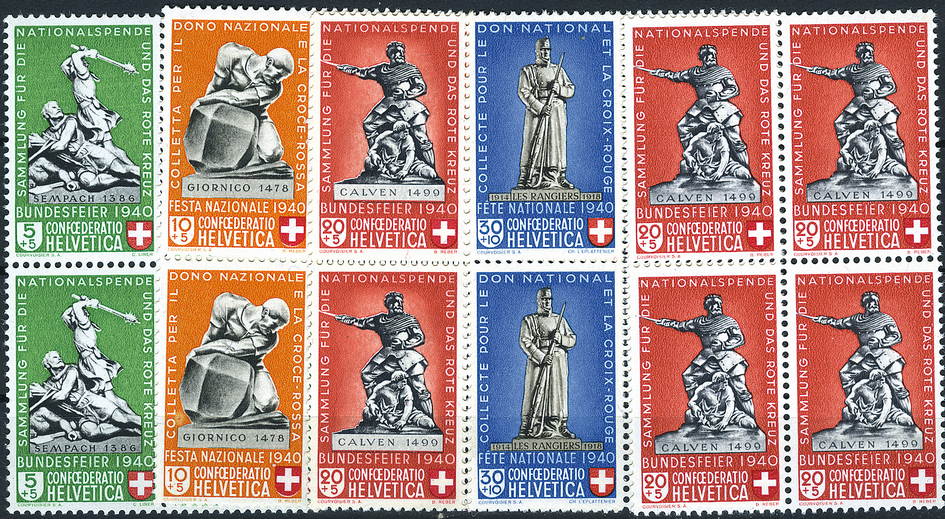 1940, Geschichtliche Motive und Geänderter Sockel