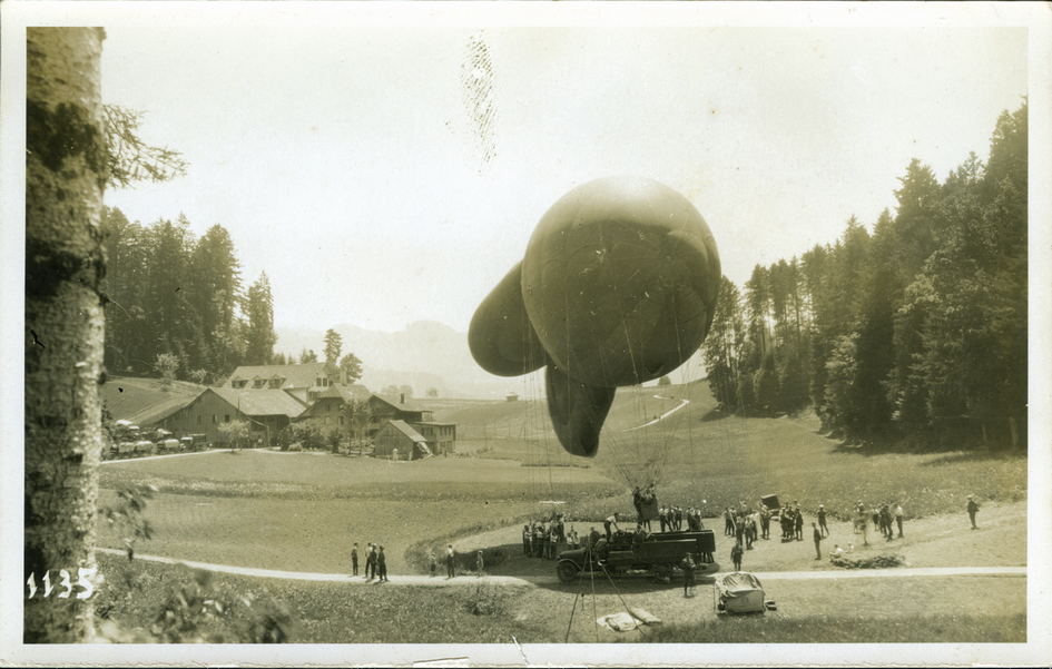 1914, Original Fotokarte "Fesselballon mit Mannschaft"