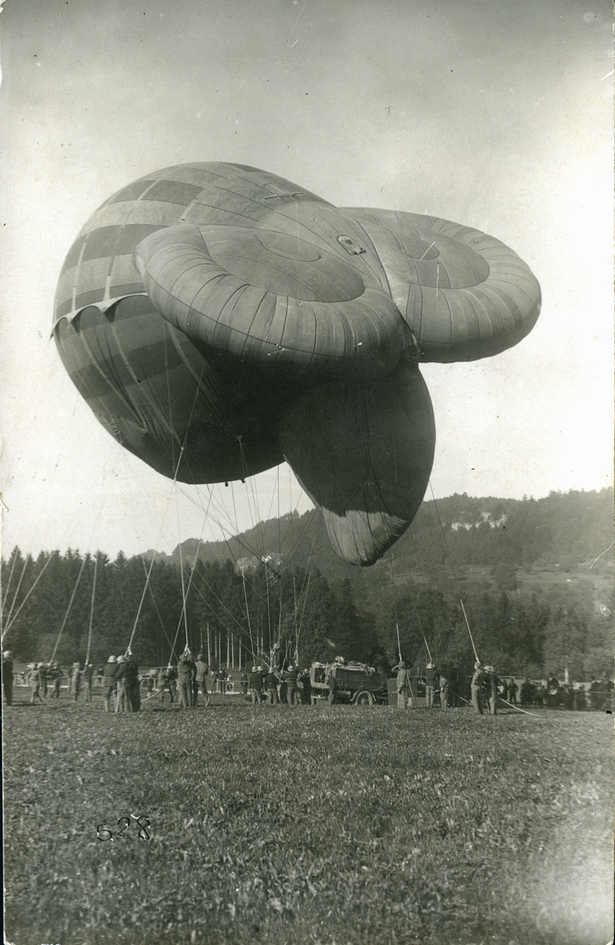 1914, Original Fotokarte "Fesselballon mit Mannschaft"